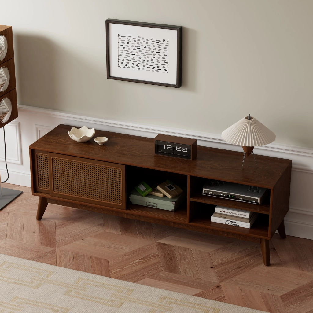 Mobile TV con ante in rattan e ripiani in legno e MDF noce