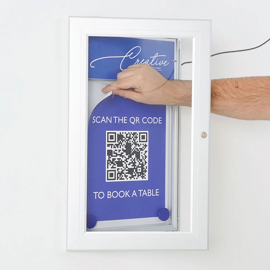 Bacheca con Apertura a Battente 30,1x48,7x2,3 cm in Alluminio con Led Silver