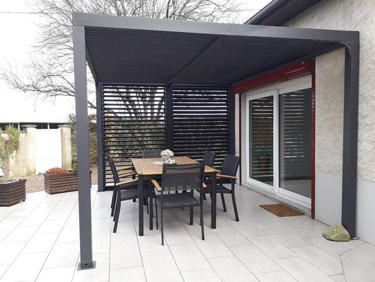 Pergola bioclimatica Foresta gazebo in alluminio, apertura manuale, 360x300 con veneziane su lato da 300.