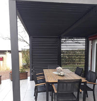 Pergola bioclimatica Foresta gazebo in alluminio, apertura manuale, 360x300 con veneziane su lato da 300.