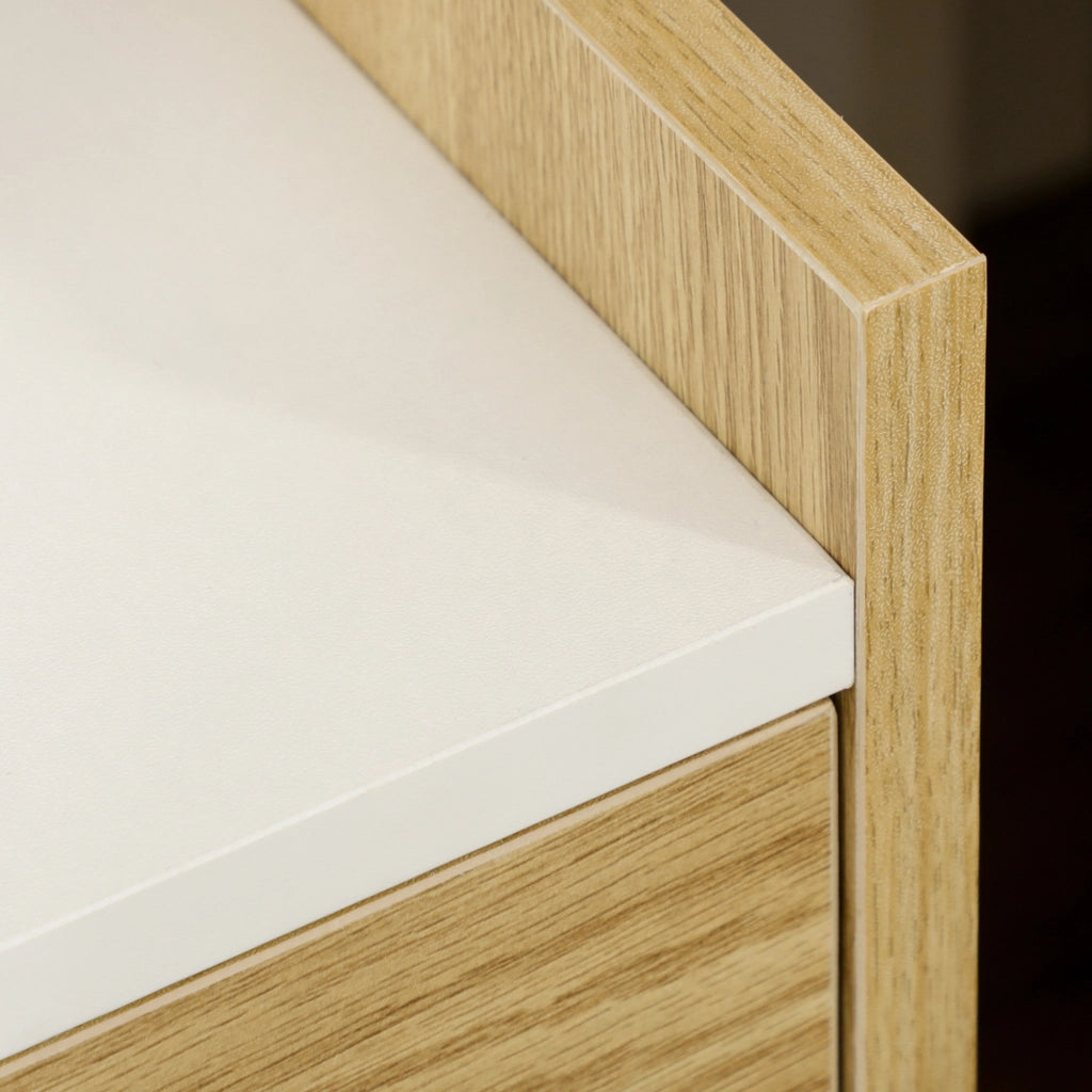 Comodino con USB, presa, cassetto e ripiani ¨C zephmum ¨C 40x40x60 cm, naturale
