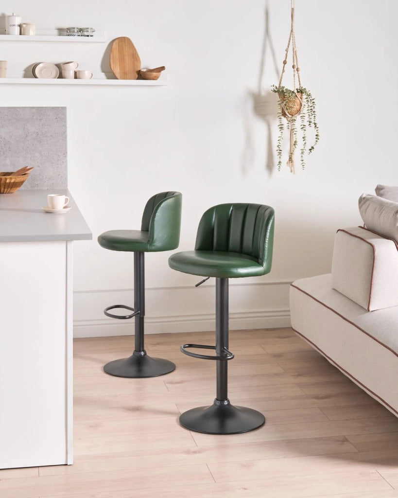 Set di 2 sgabelli rivestiti in ecopelle verde scuro stile retrò