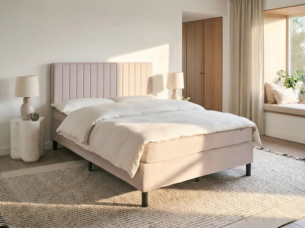 Letto matrimoniale con testiera Materasso a molle insacchettate 140 x 200 cm Beige camera da letto