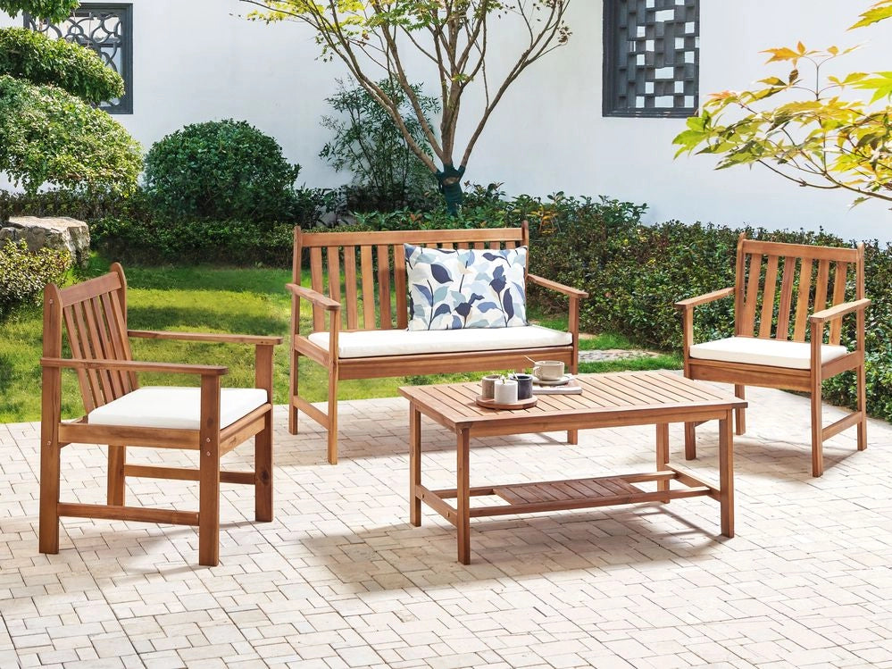 Set di divani da giardino in legno di acacia chiaro Cuscini bianchi Divano a 4 posti 2 poltrone con tavolo Set da conversazione per esterni