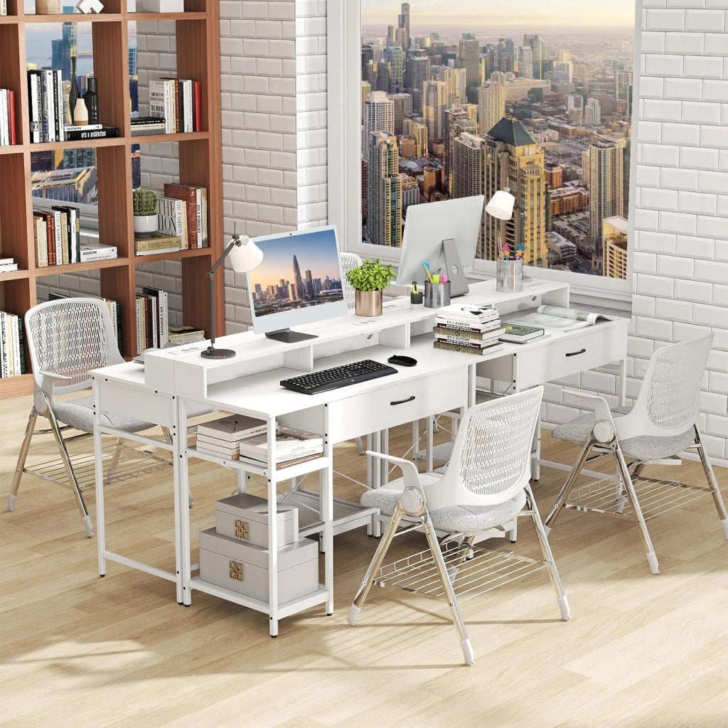 Scrivania per Computer con Cassetto e Scaffale a 2 Livelli, Scrivania per Home Office con Mensola per Monitor e Stazione di Ricarica Integrata (Bianco)
