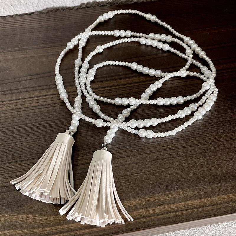 Collana lunga vintage con perline bianche e nappa, regalo di Natale o compleanno.