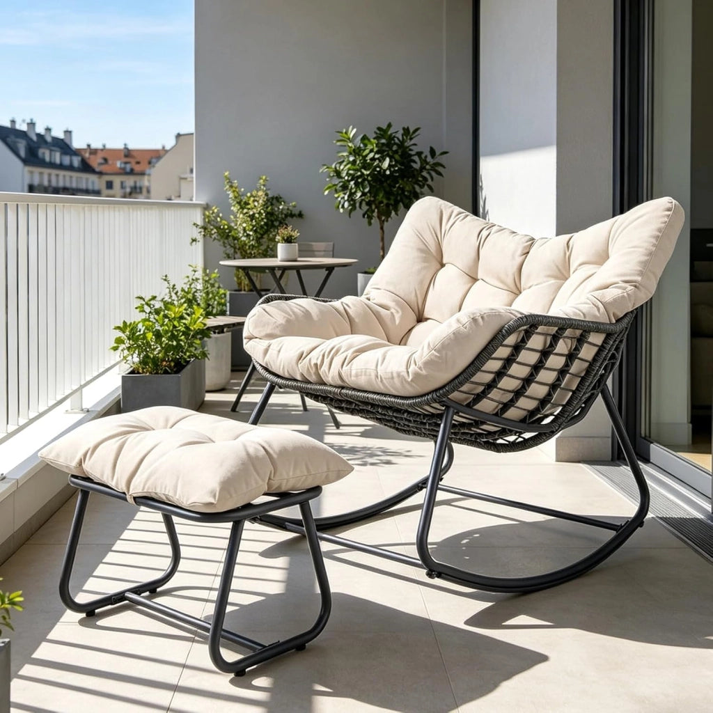 Poltrona a Dondolo con Poggiapiedi, Sedia a Dondolo da Interno ed Esterno, Poltrona Relax in Rattan con Cuscini Rimovibili per Soggiorno, Balcone e Giardino, Portata 150 kg (Beige)