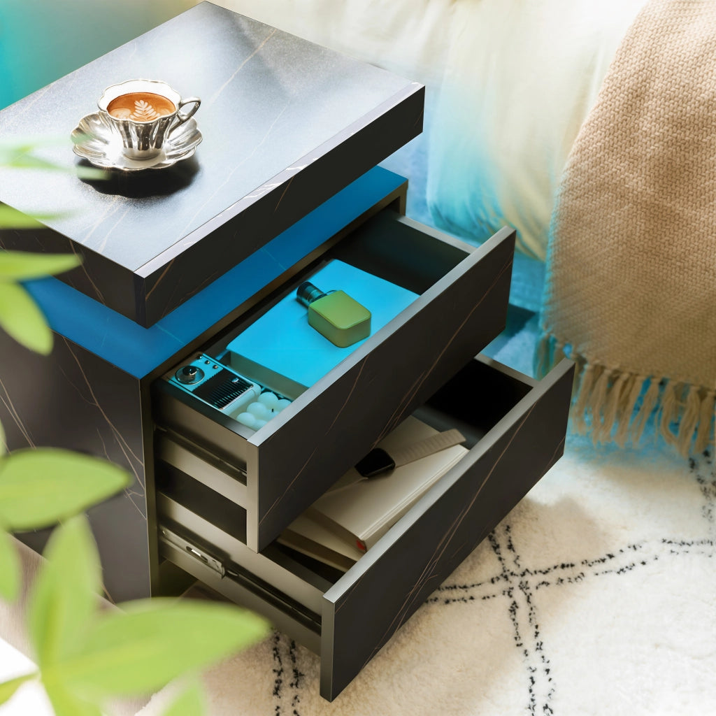 Comodino LED con 2 cassetti e vano aperto; per camera da letto e soggiorno; in legno ingegnerizzato; nero e oro; 59 × 45 × 20 cm