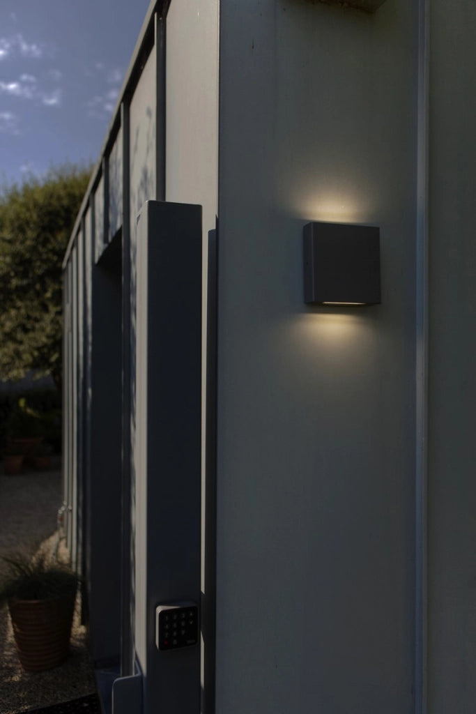 Applique esterno LED PILI quadrata grigio scuro IP54 Lutec
