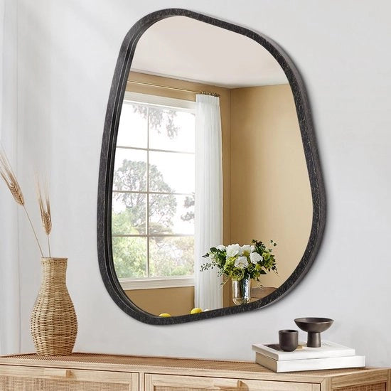 Specchio asimmetrico Piccolo specchio ovale irregolare con cornice in legno moderna Tavola di supporto per specchio Artistico specchio decorativo per soggiorno Camera da letto Bagno Dimensioni 40 x 30 cm