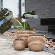Vaso per piante ULEVR ? 20 cm in ceramica marrone chiaro lucida con scanalature ondulate e foro di drenaggio