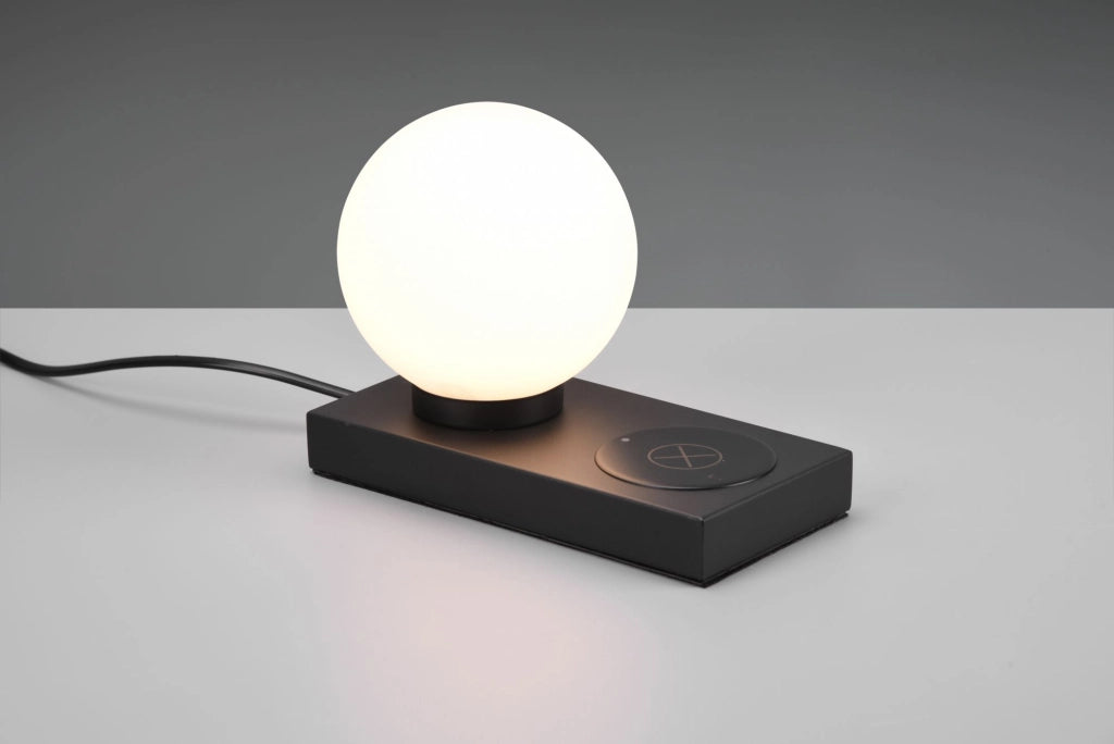 CHLOE LAMPADA DA TAVOLO NERA CON SFERA VETRO BIANCO CON BASE X RICARICA INDUTTIVA CELLULARE CON INTERRUTTORE TOUCH H. 15CM 1 LUCE ATTACCO E14