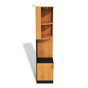 Mobile bar ad angolo con portabicchieri e 4 vani portabottiglie; ripiani aperti e armadietto; MDF naturale; 40 × 40 × 182 cm