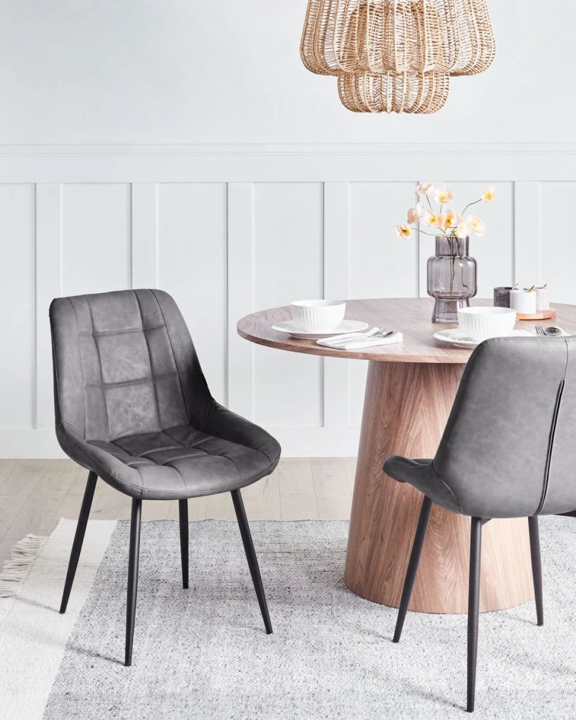 Set di 2 sedie da pranzo in ecopelle grigia gambe in metallo Nero sedie moderne imbottite