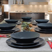 Set di piatti e bicchieri in ceramica ecocompatibile