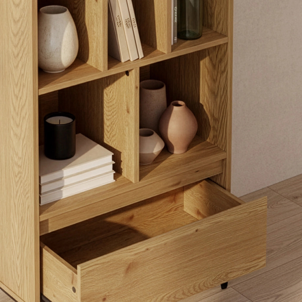Libreria Kistiandi con 6 Vani Aperti e Cassetto 137 x 60 x 35 cm - Effetto Rovere Scuro [en.casa]