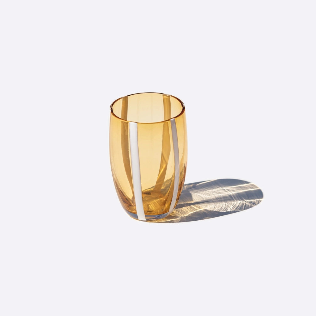 Gessato Set 6 Bicchieri Tumbler in Vetro Soffiato a Bocca Colore Ambra, Design Artigianale con Fasce Verticali in Pasta Bianca, Eleganti e Moderni