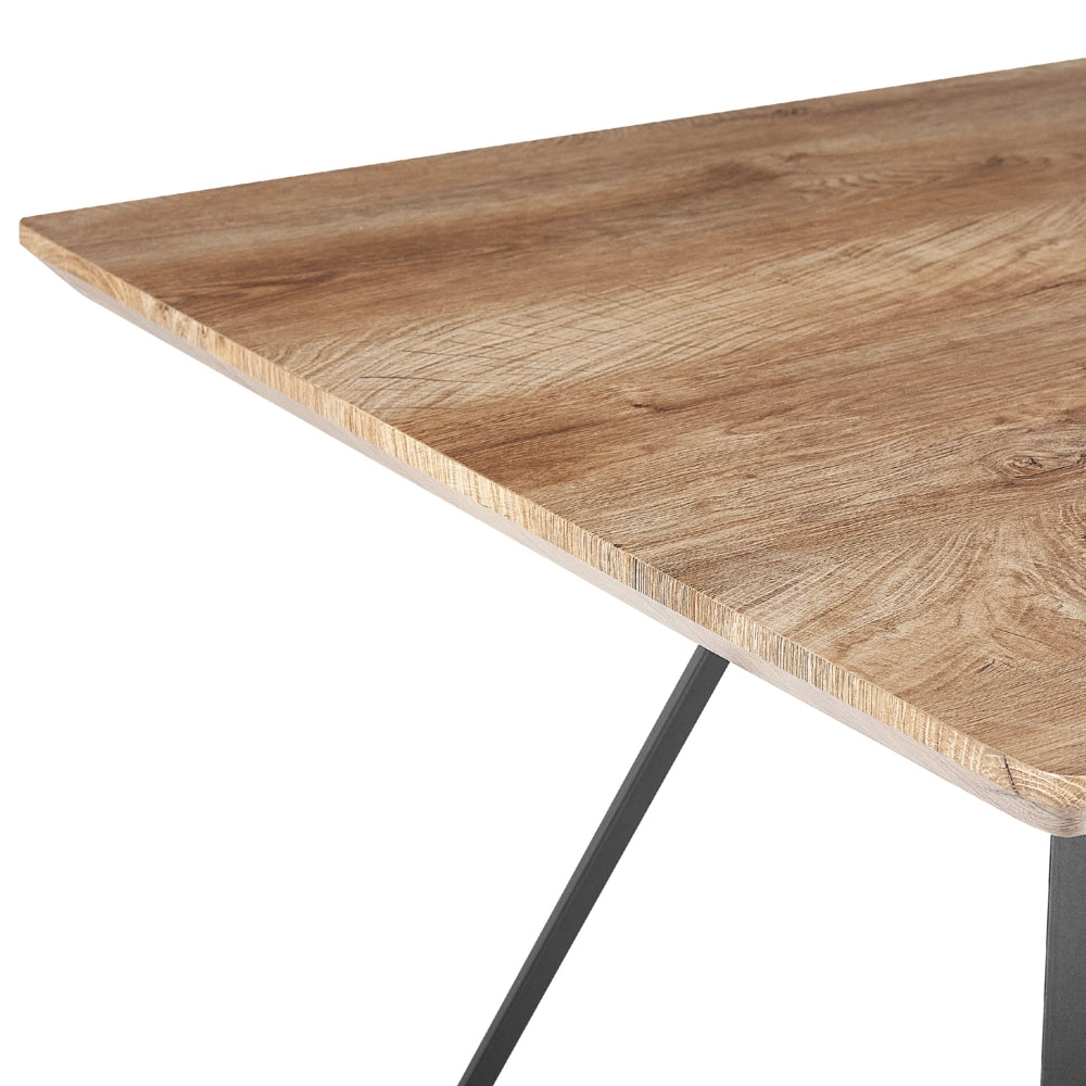 Set da pranzo Legno chiaro Gambe di metallo nero Tavolo rettangolare con panca Design moderno e minimalista Sala da pranzo interna Cucina