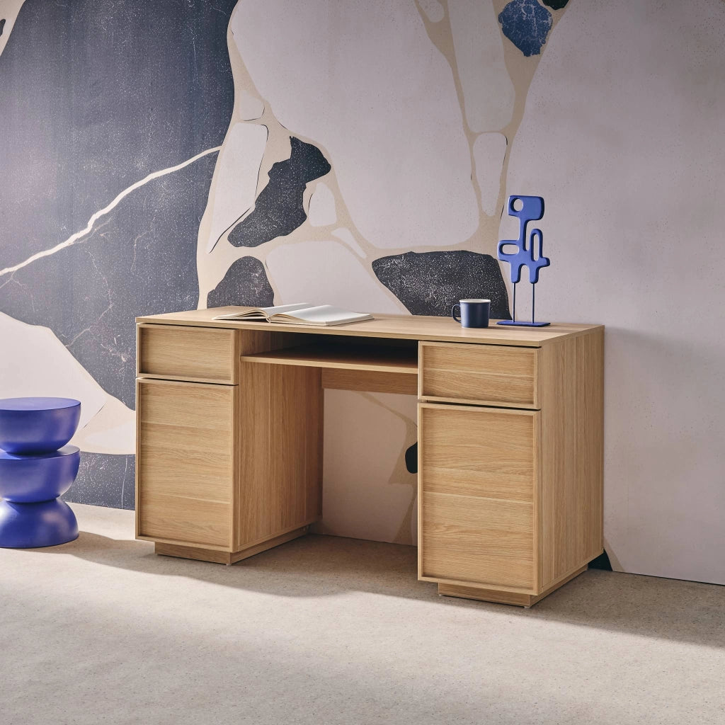 Scrivania effetto legno con 2 ante e 2 cassetti, 140cm, marrone