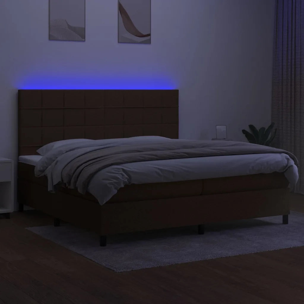 Letto a Molle Materasso e LED Marronescuro 200x200cm in Tessuto