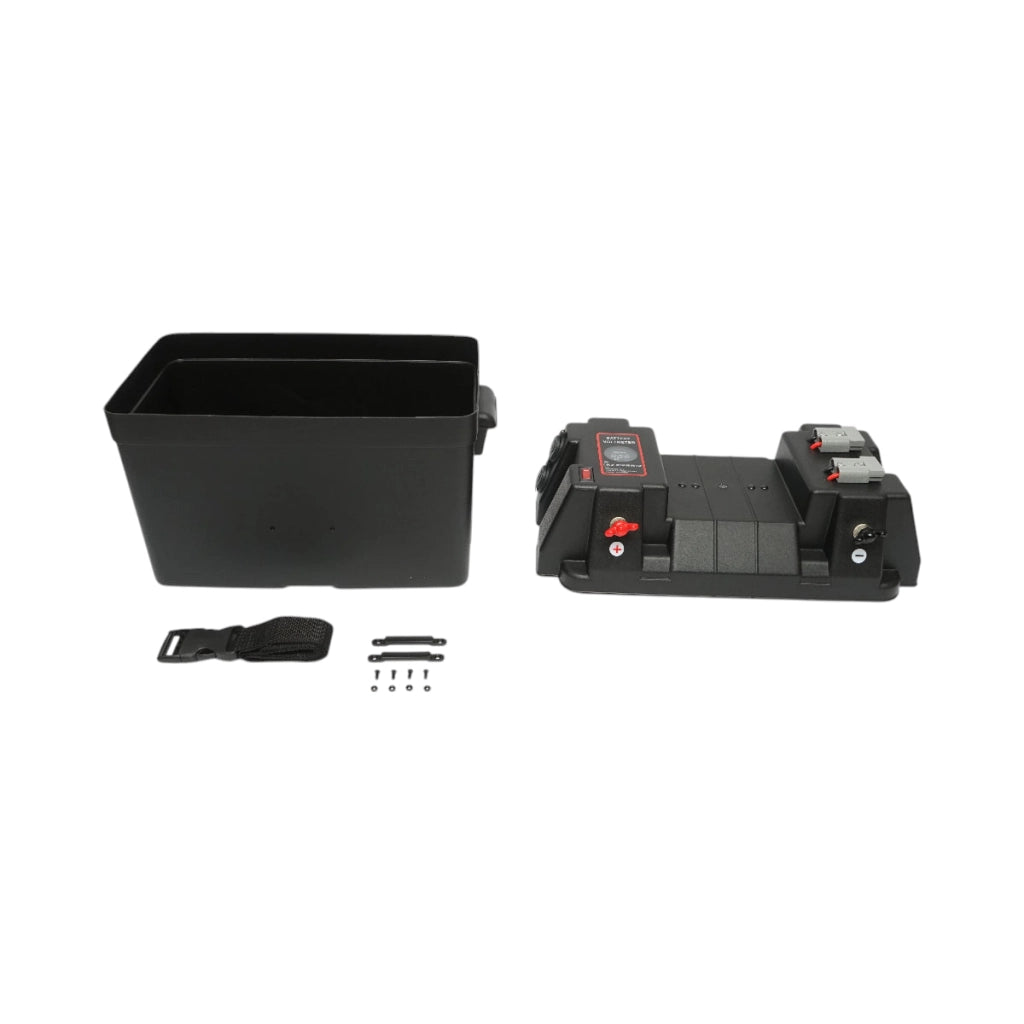 Cassetta per batteria auto 12V con voltmetro DC 6–36V, interruttore di circuito 16A, fusibile da 30A, 2 prese accendisigari, display LCD, 2 porte USB, 340 × 195 × 200 mm.