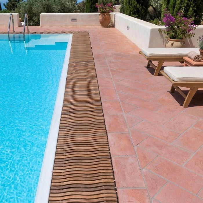Griglia Per Piscina A Sfioro In Iroko Onda - Larghezza 250 Mm H. 30 Mm Altezza: 35 mm