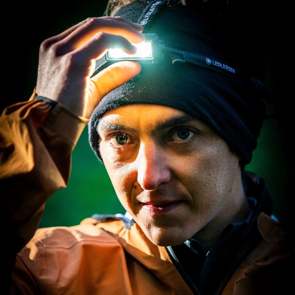 Ledlenser NEO9R - Lampada frontale ricaricabile a LED con fascia pettorale, ultra-luminosa da 1 200 lm, 120 ore di autonomia, fascia riflettente - Per trail running, escursionismo, ciclismo - Nero