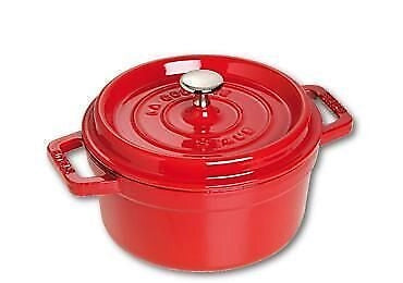 Staub 40509-820 Cocotte Casseruola in Ghisa Diametro 20 cm Capacita' 2,2 L Adatta a Tutti i Piani Cottura incluso Induzione Forno e Grill Colore Ciliegia (frutto)