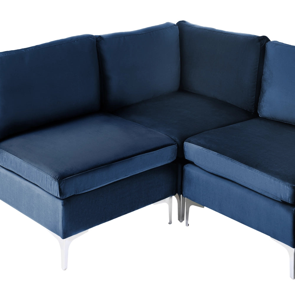 Divano componibile ad angolo versione destra in velluto blu marino 4 posti a forma di L con gambe in metallo argento stile glamour