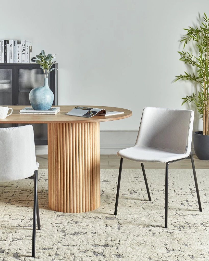 Set di 2 eleganti sedie da pranzo imbottite in tessuto poliestere grigio chiaro con gambe in metallo