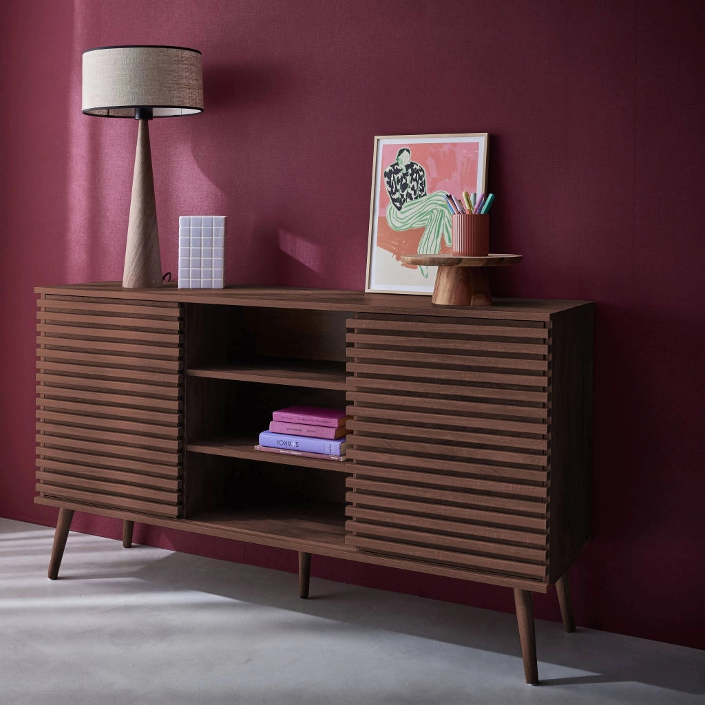 Credenza scandinava in legno con 2 ante scorrevoli scanalate, 140cm,