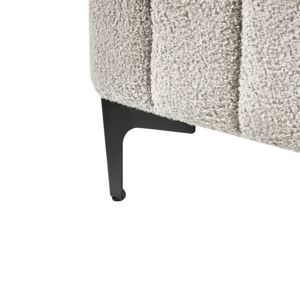 Letto matrimoniale in bouclè con testiera trapuntata gambe in metallo da 120 x 200 cm e base a doghe beige Design moderno