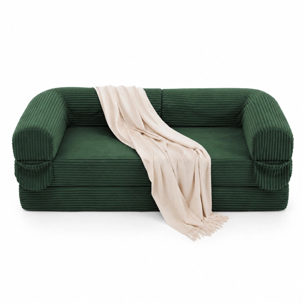 Divano letto 2 posti trasformabile in velluto a coste verde; design salvaspazio