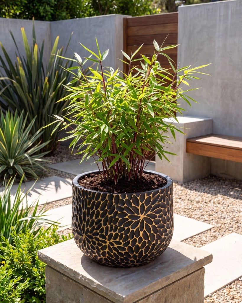 Vaso per Fiori Rotondo Nero in MgO con Design Scanalato Realizzato a Mano per Interni ed Esterni