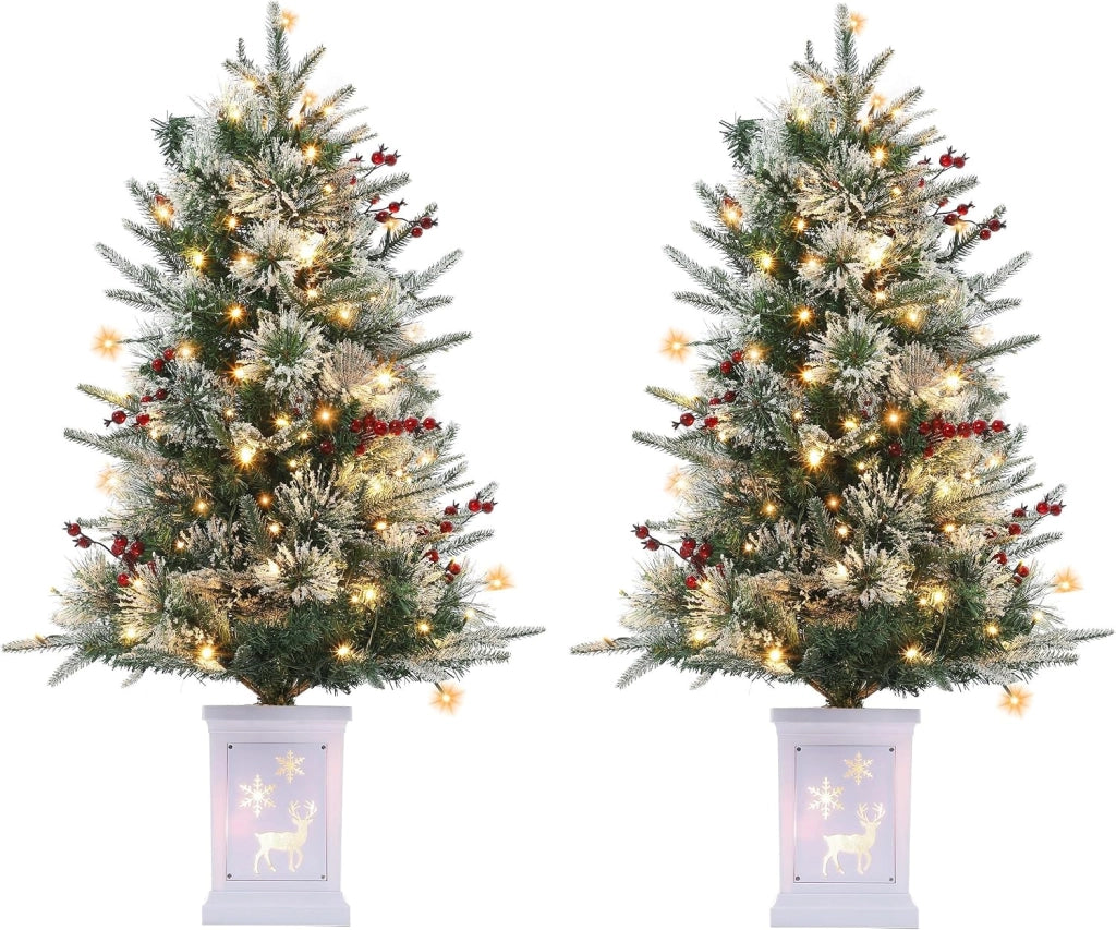 Set 2 Alberi di Natale Innevati 92cm con 78 LED Luce Calda Bacche Rosse e Base Cervo