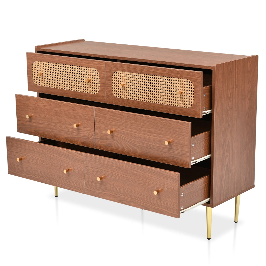 Cassettiera vintage a 6 cassetti in effetto noce con dettagli in rattan e gambe in metallo, 120 cm