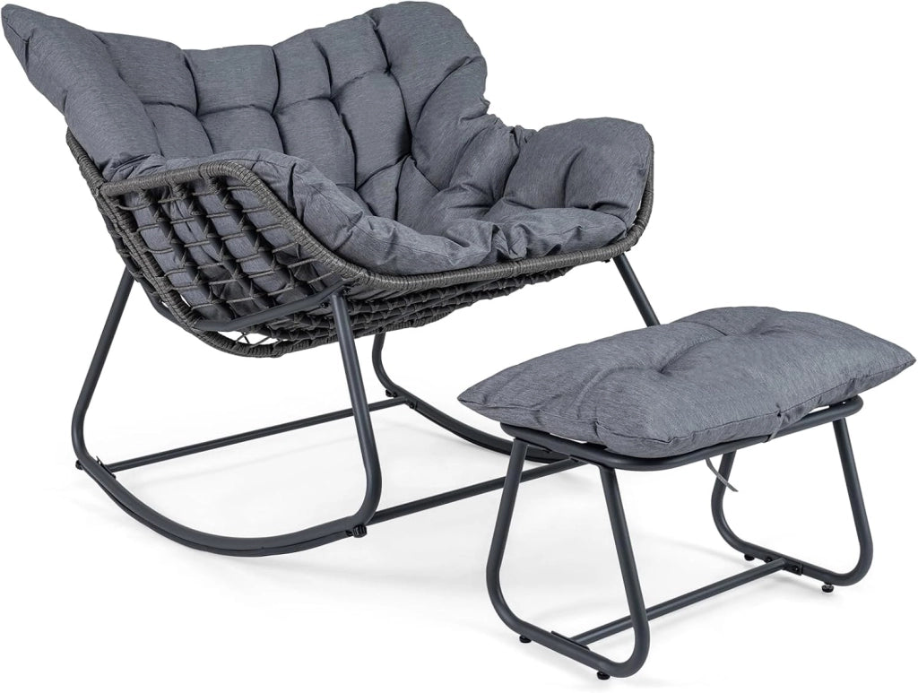 Sedia a Dondolo da Interno ed Esterno, Poltrona a Dondolo con Poggiapiedi e Cuscini Rimovibili, Poltrona Relax in Rattan con Telaio in Metallo per Soggiorno e Giardino, Portata 150 kg (Beige)