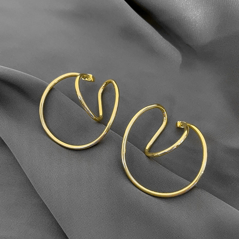Orecchini a clip geometrici in metallo, stile francese, trendy e minimalisti, perfetti per chi non ha i lobi forati.
