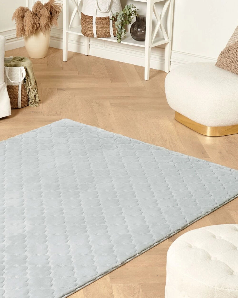 Tappeto in pelle sintetica di coniglio grigio chiaro 160 x 230 cm motivo a rete soggiorno camera da letto
