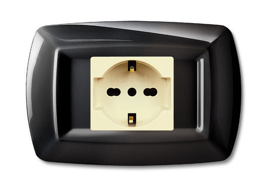 tondo' placca mod.magic in termoplastica,presa shuko, colore bianco nera cod:ferx.5903