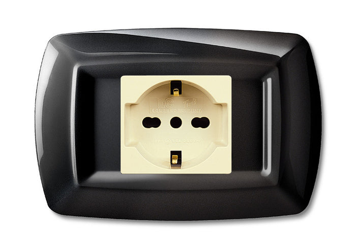 tondo' placca mod.magic in termoplastica,presa shuko, colore bianco oro cod:ferx.5907