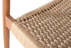 Set di 2 sedie con braccioli in legno di caucciù.