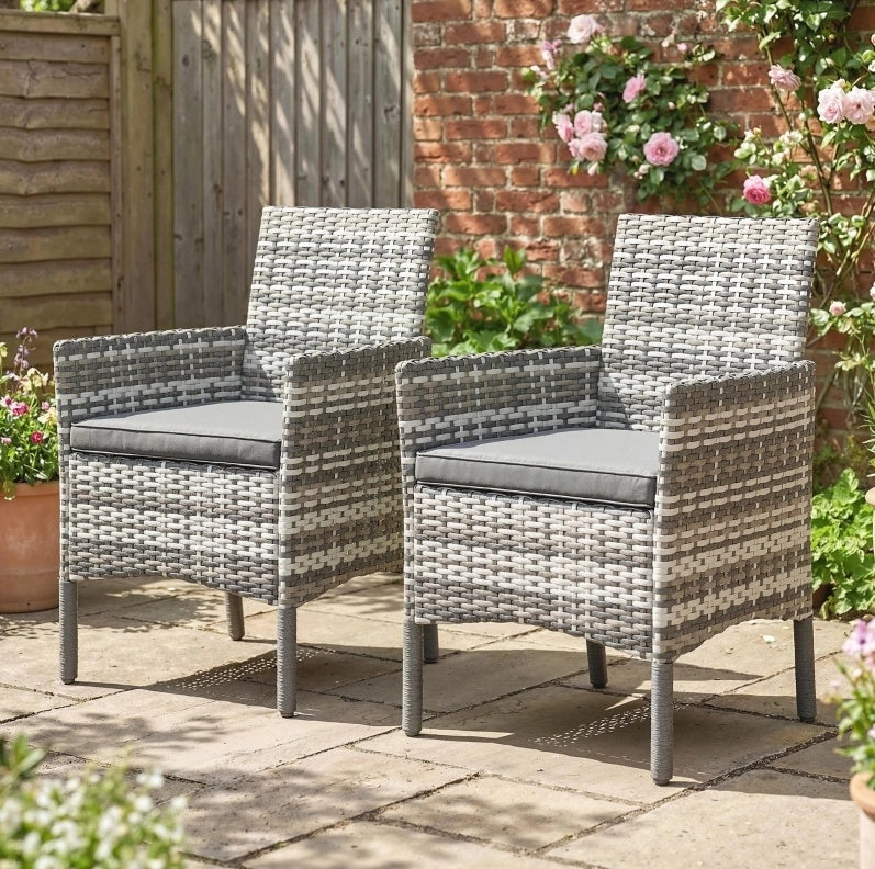 Set di 2 sedie da giardino in rattan grigio; 58 x 62 x 87 cm; con cuscini