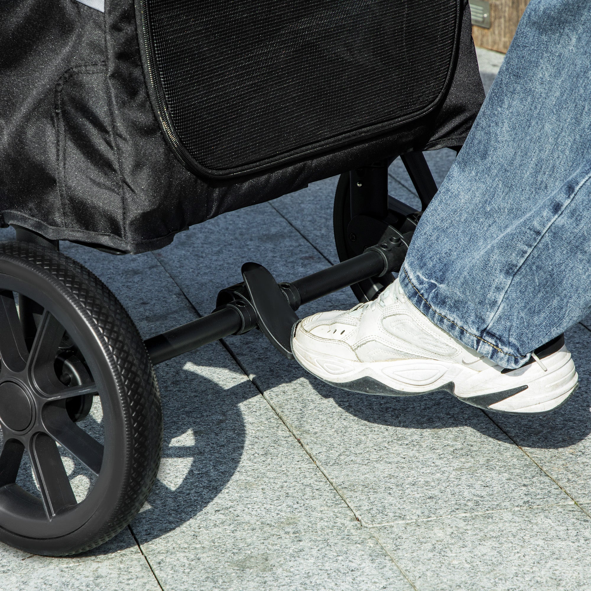 Passeggino per Cani Taglia Grande 124x67x100 cm Pieghevole con Finestre a Rete e Guinzagli Grigio