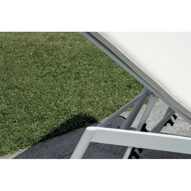 Lettino Porto Ceramica Vo Alluminio Bianco E Cuscino Idrorepellente Bianco Con Ruote Moia