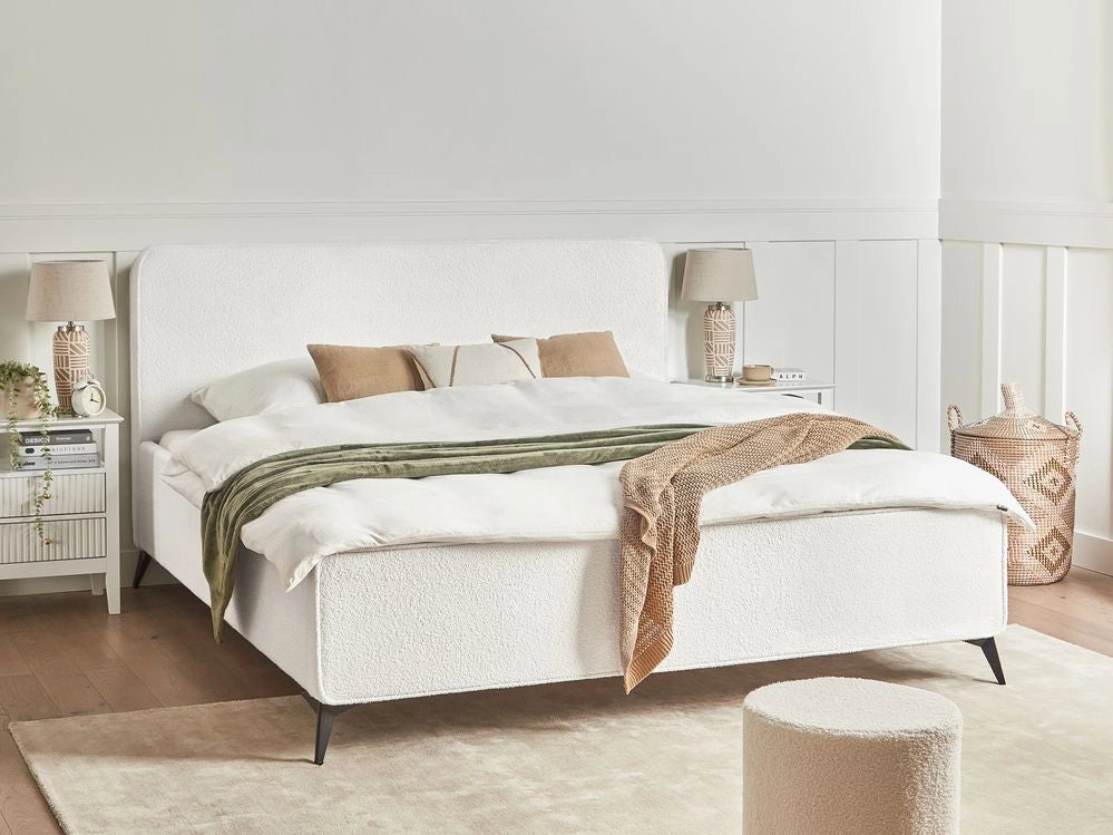 Letto matrimoniale imbottito in bouclé bianco sporco gambe in metallo nero 180x200 cm testiera stile classico minimalista