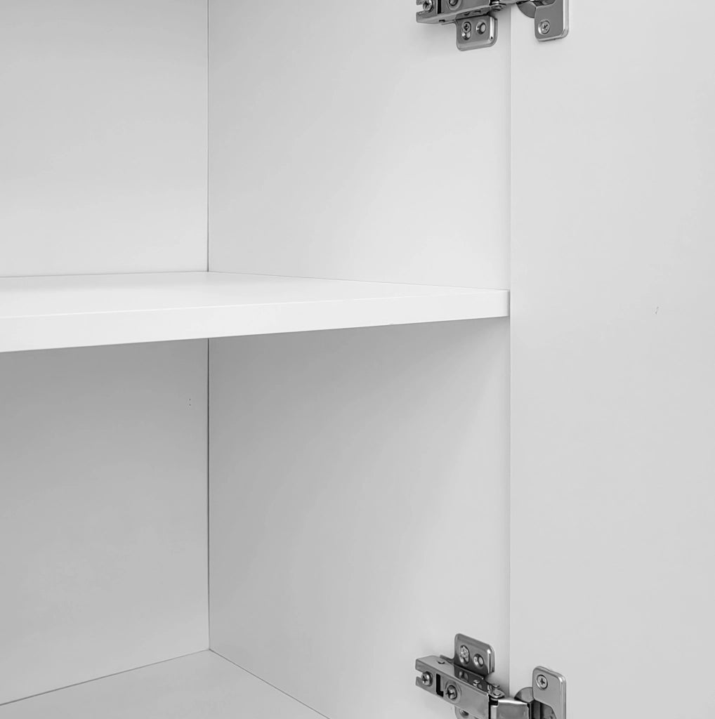 Credenza moderna bianca a 4 ante con intagli a goccia