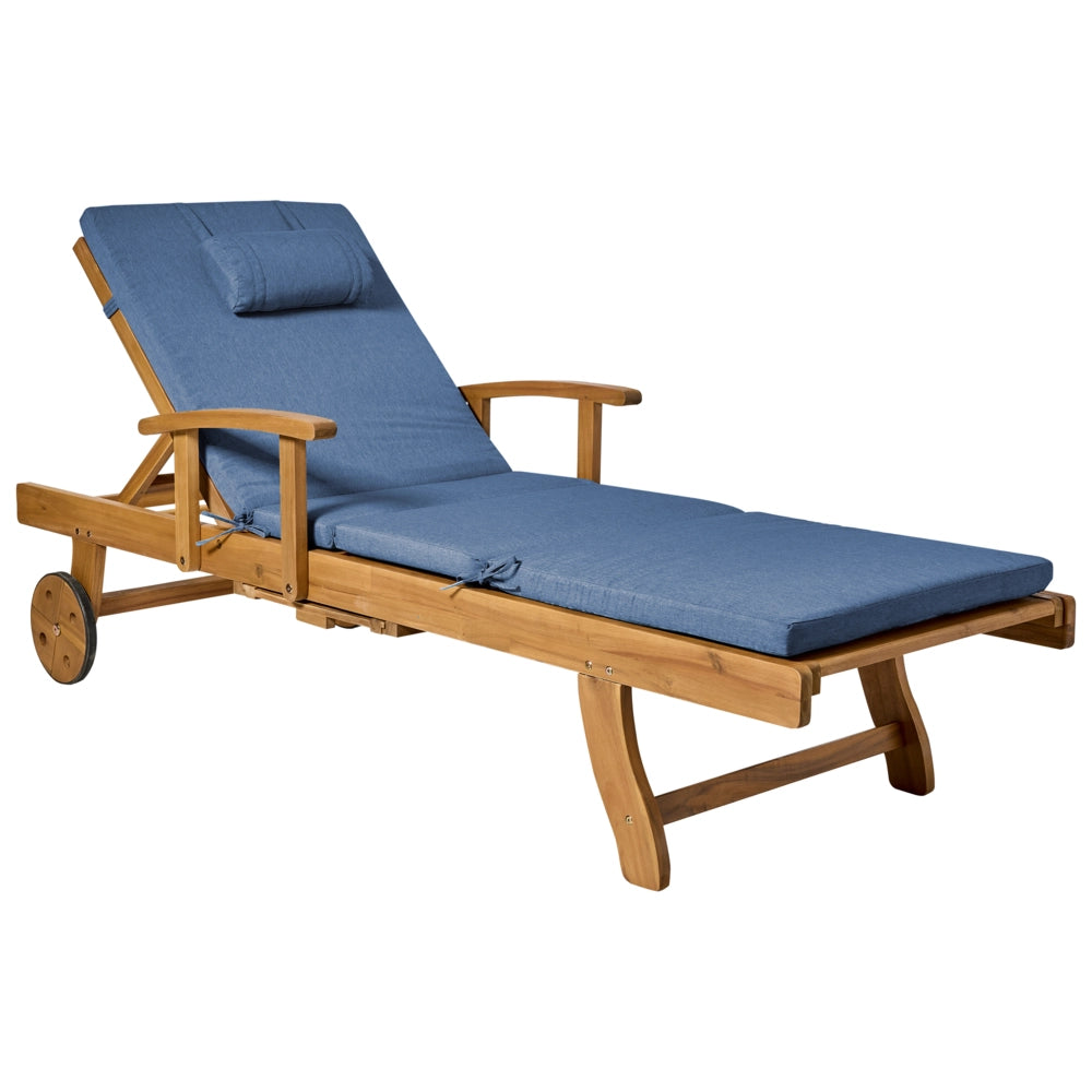 Lettino da giardino in legno di acacia con cuscino in tessuto blu, resistente ai raggi UV e all'acqua, reclinabile e dotato di ruote