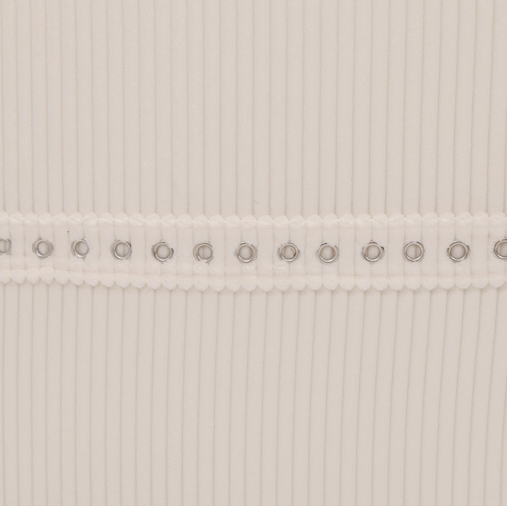 Divano 2 posti ULEVR 43x45x104 cm in velluto a coste bianco, design curvo con 3 cuscini