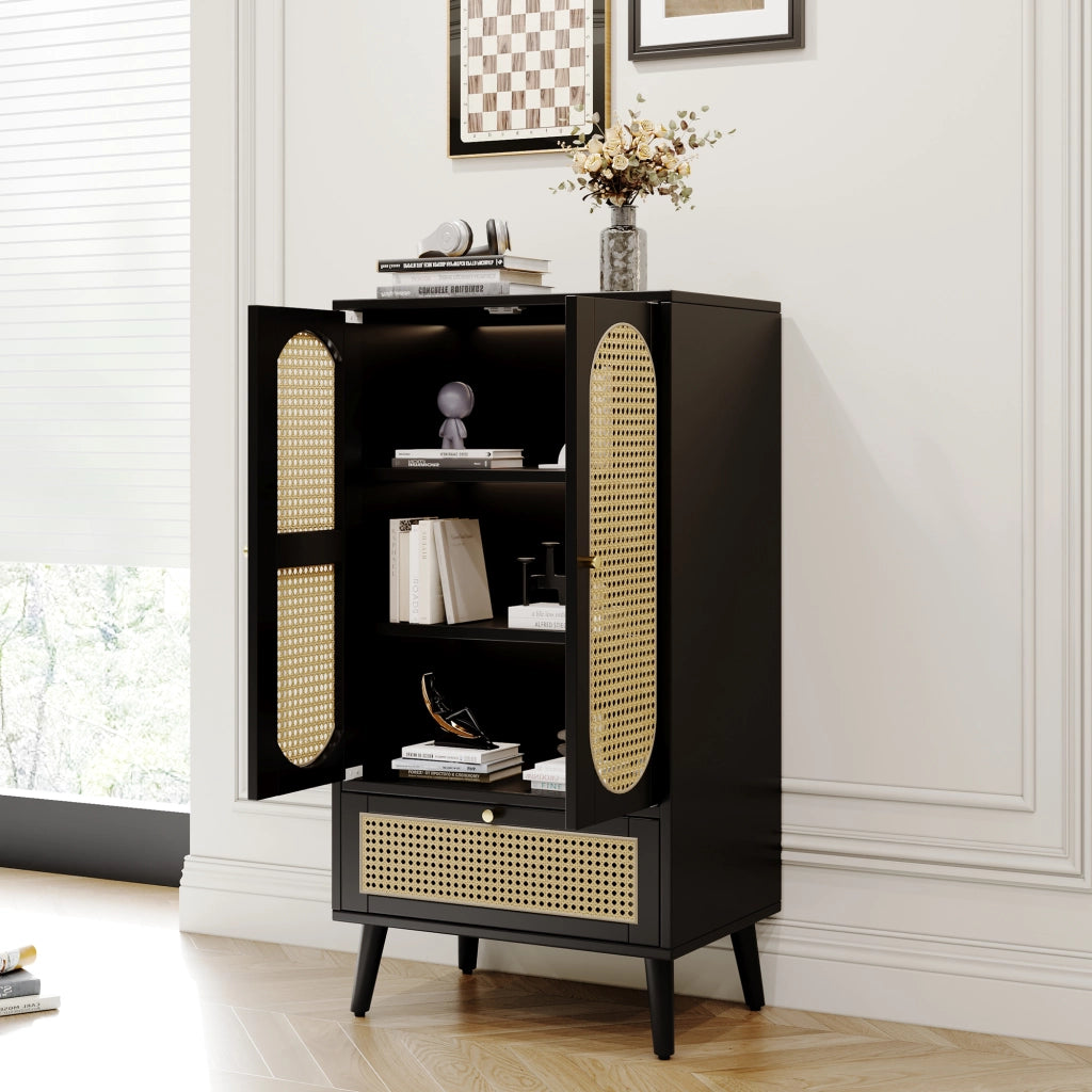 Madia compatta nera effetto rattan 110 cm, 2 ante e 1 cassetto, con ripiani interni
